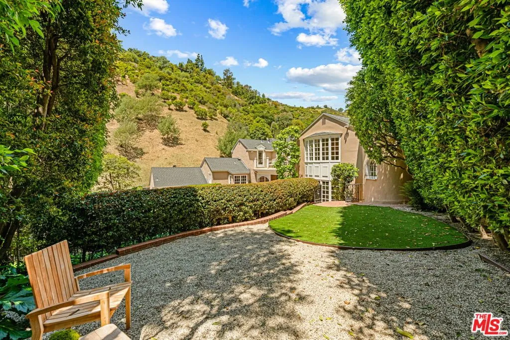 Beverly Hills, California 90210, United States, 4 Bedrooms Bedrooms, ,3 BathroomsBathrooms,Residential,Active,137929