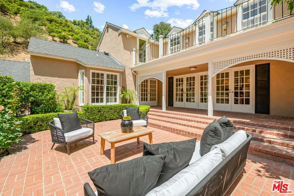 Beverly Hills, California 90210, United States, 4 Bedrooms Bedrooms, ,3 BathroomsBathrooms,Residential,Active,137929