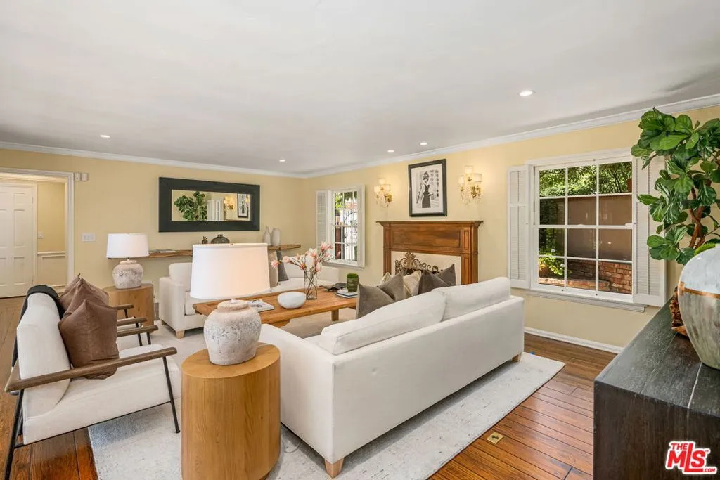 Beverly Hills, California 90210, United States, 4 Bedrooms Bedrooms, ,3 BathroomsBathrooms,Residential,Active,137929