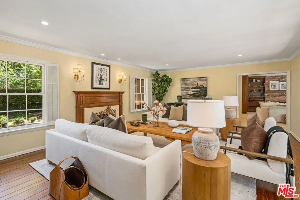 Beverly Hills, California 90210, United States, 4 Bedrooms Bedrooms, ,3 BathroomsBathrooms,Residential,Active,137929