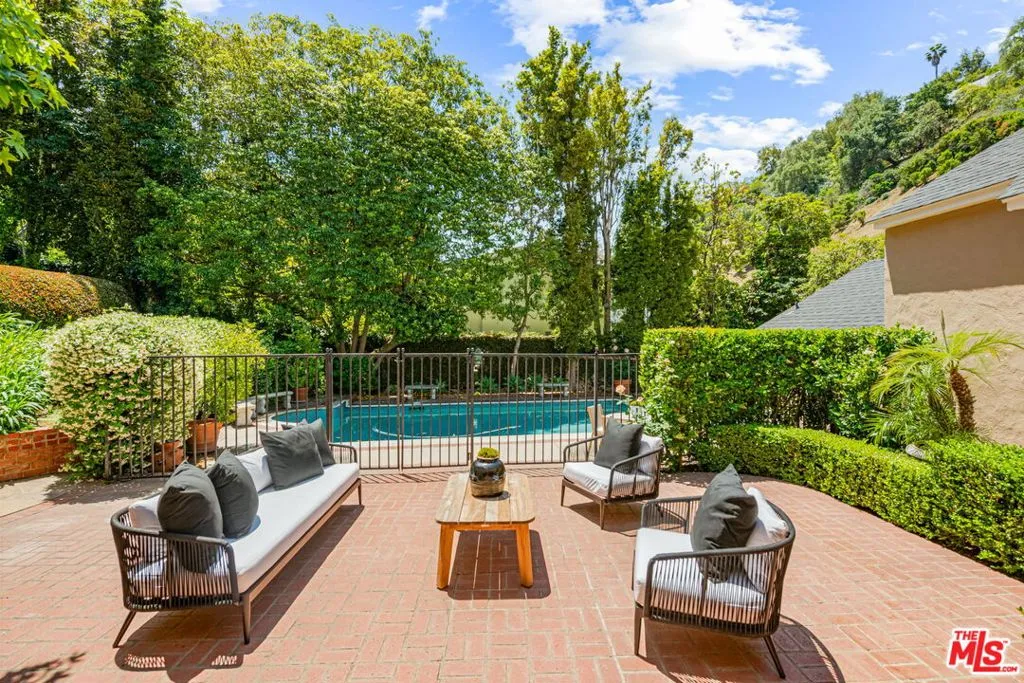 Beverly Hills, California 90210, United States, 4 Bedrooms Bedrooms, ,3 BathroomsBathrooms,Residential,Active,137929