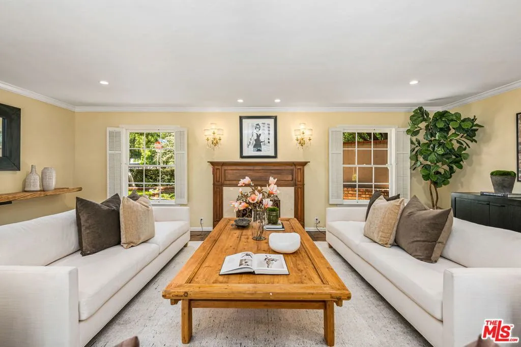 Beverly Hills, California 90210, United States, 4 Bedrooms Bedrooms, ,3 BathroomsBathrooms,Residential,Active,137929