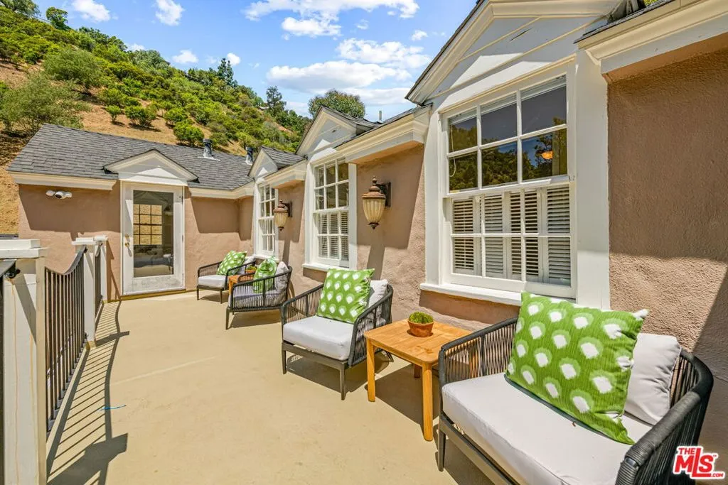 Beverly Hills, California 90210, United States, 4 Bedrooms Bedrooms, ,3 BathroomsBathrooms,Residential,Active,137929