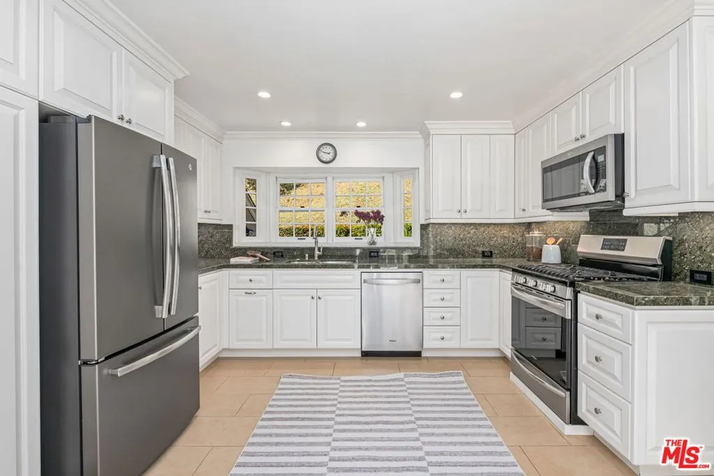 Beverly Hills, California 90210, United States, 4 Bedrooms Bedrooms, ,3 BathroomsBathrooms,Residential,Active,137929