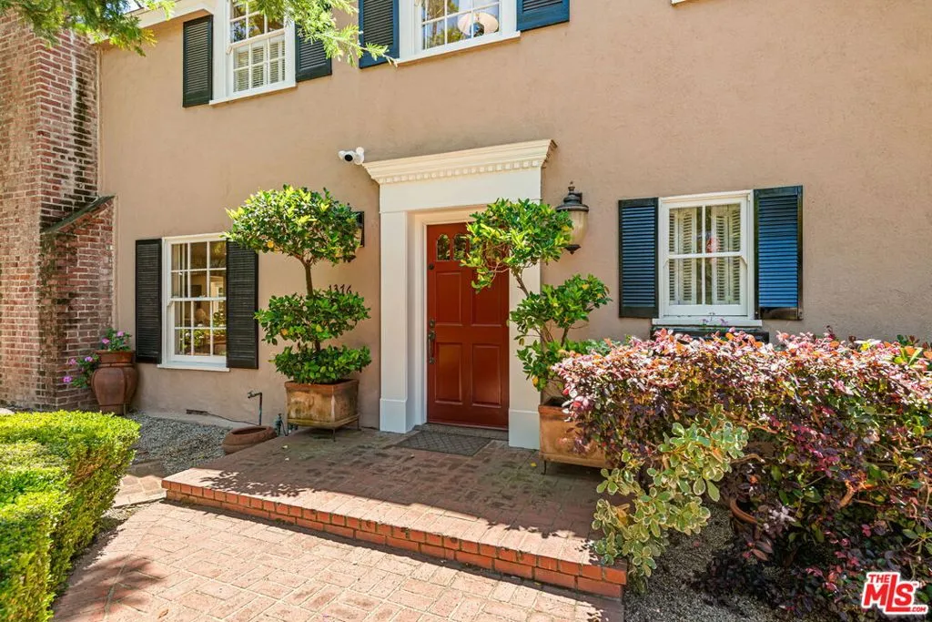 Beverly Hills, California 90210, United States, 4 Bedrooms Bedrooms, ,3 BathroomsBathrooms,Residential,Active,137929