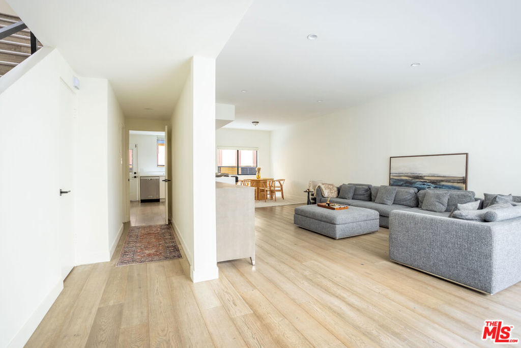 1823 N Fuller Avenue 5