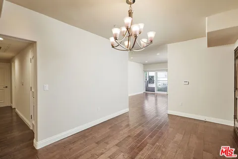 MLS: 25510073