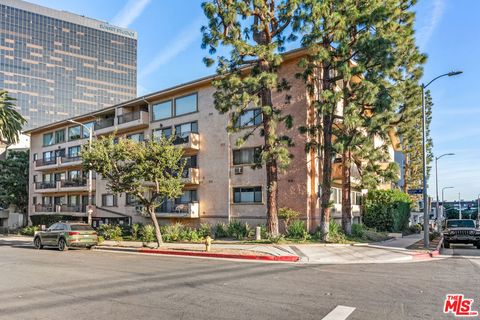 Condominium in Los Angeles CA 1154 Barrington Avenue.jpg
