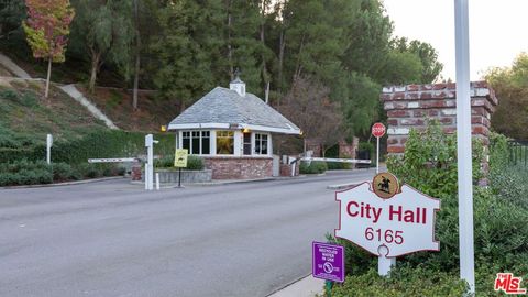 A home in Hidden Hills