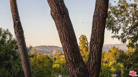 A home in Hidden Hills