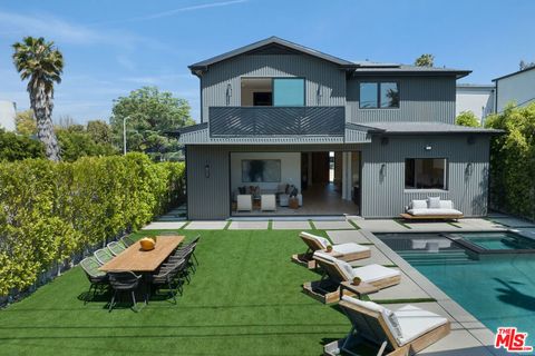 A home in Studio City