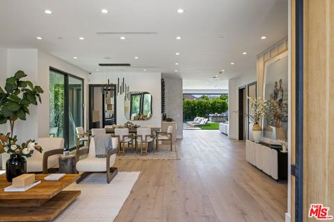 A home in Studio City