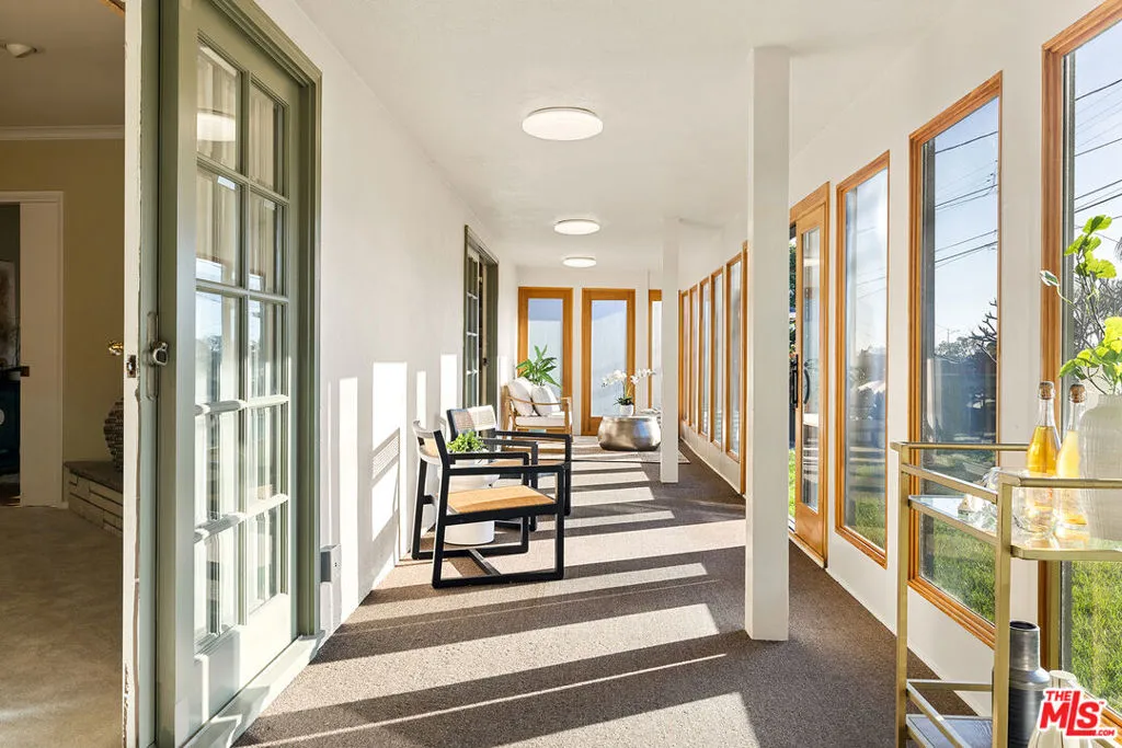 Los Angeles, California 90056, United States, 3 Bedrooms Bedrooms, ,3 BathroomsBathrooms,Residential,Active,90345