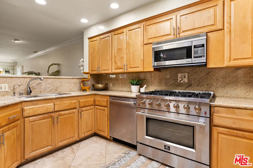 Los Angeles, California 90056, United States, 3 Bedrooms Bedrooms, ,3 BathroomsBathrooms,Residential,Active,90345