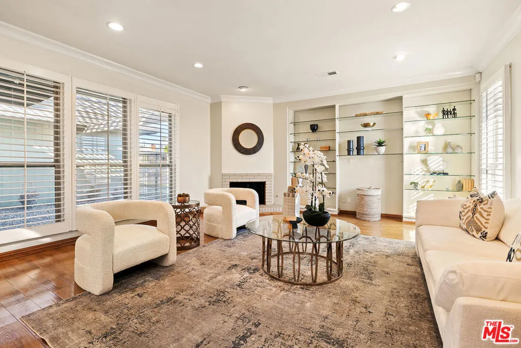 Los Angeles, California 90056, United States, 3 Bedrooms Bedrooms, ,3 BathroomsBathrooms,Residential,Active,90345