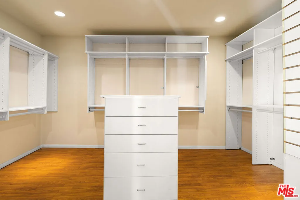 Los Angeles, California 90056, United States, 3 Bedrooms Bedrooms, ,3 BathroomsBathrooms,Residential,Active,90345