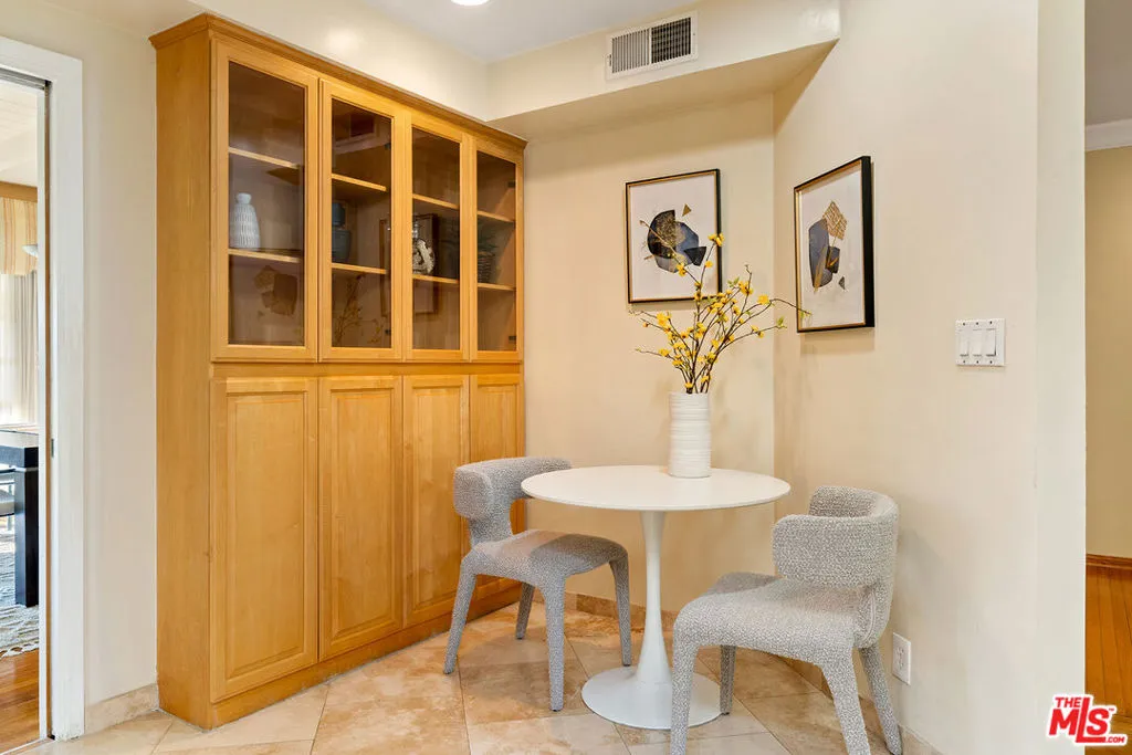 Los Angeles, California 90056, United States, 3 Bedrooms Bedrooms, ,3 BathroomsBathrooms,Residential,Active,90345