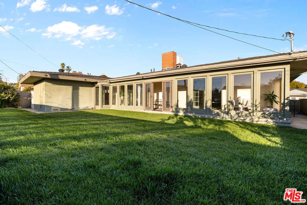 Los Angeles, California 90056, United States, 3 Bedrooms Bedrooms, ,3 BathroomsBathrooms,Residential,Active,90345