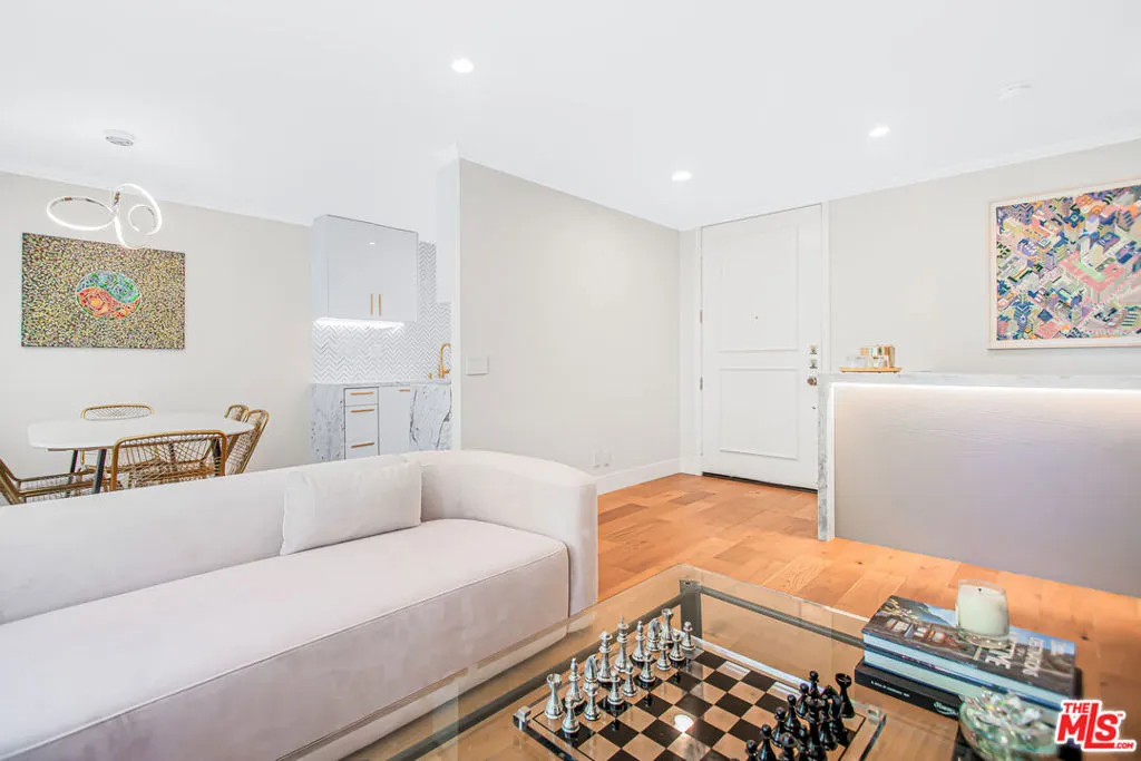 Los Angeles, California 90024, United States, 2 Bedrooms Bedrooms, ,2 BathroomsBathrooms,Residential,Active,117840