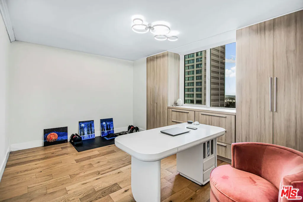 Los Angeles, California 90024, United States, 2 Bedrooms Bedrooms, ,2 BathroomsBathrooms,Residential,Active,117840