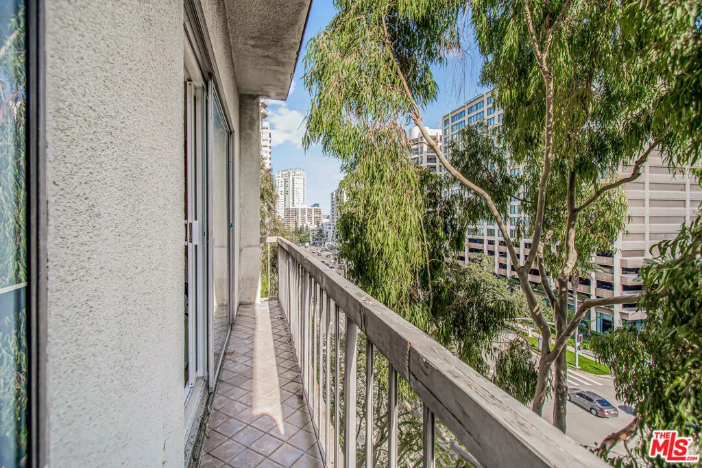 Los Angeles, California 90024, United States, 2 Bedrooms Bedrooms, ,2 BathroomsBathrooms,Residential,Active,117840