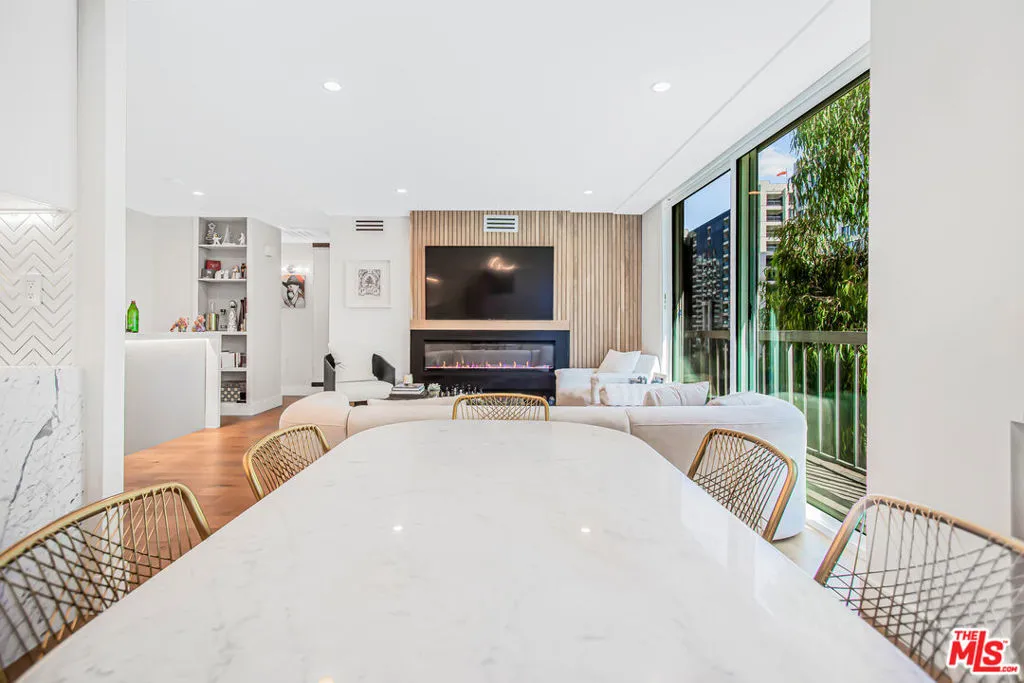 Los Angeles, California 90024, United States, 2 Bedrooms Bedrooms, ,2 BathroomsBathrooms,Residential,Active,117840