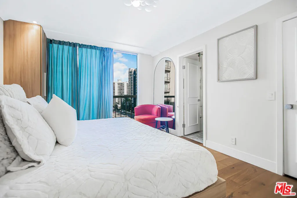 Los Angeles, California 90024, United States, 2 Bedrooms Bedrooms, ,2 BathroomsBathrooms,Residential,Active,117840