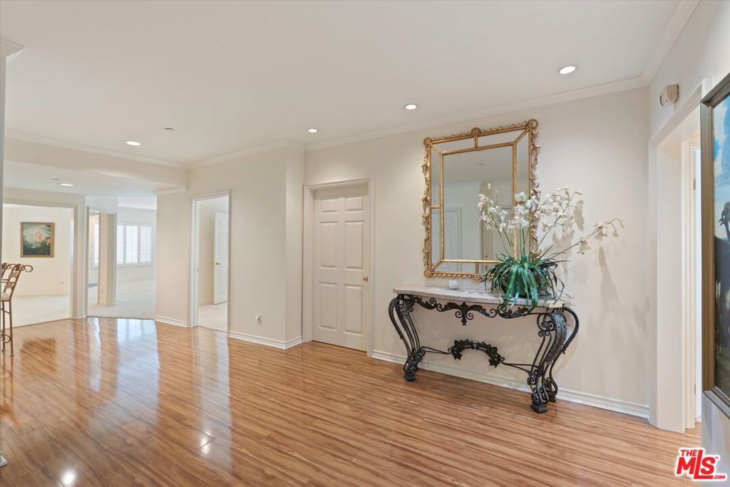 4310 Cahuenga Boulevard 304