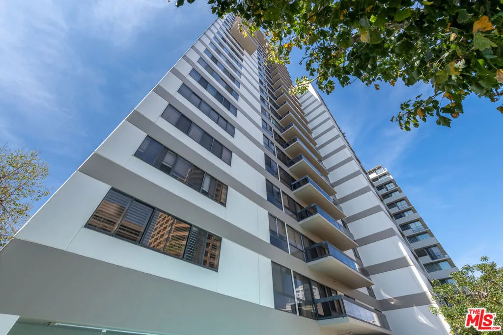 Los Angeles, California 90024, United States, 2 Bedrooms Bedrooms, ,2 BathroomsBathrooms,Residential,Active,21962