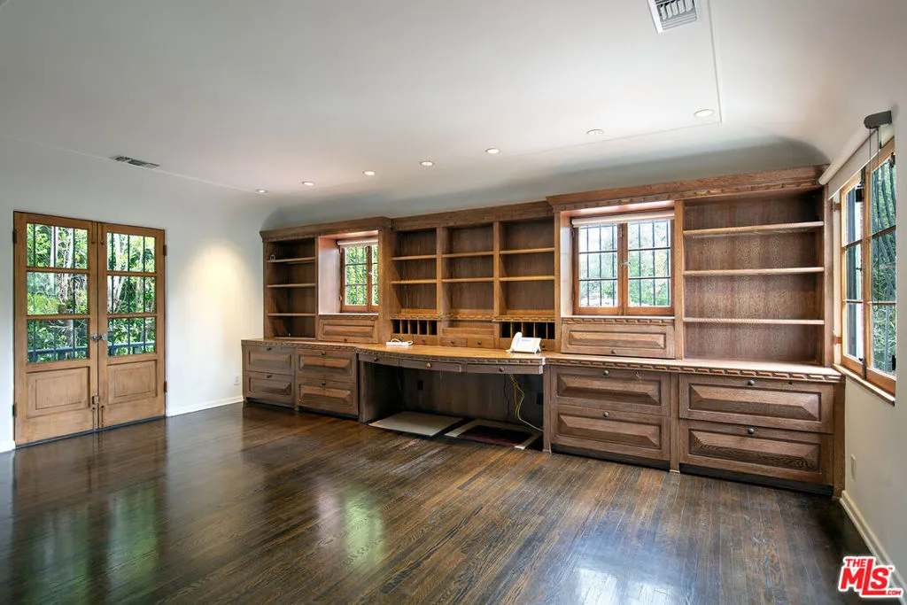 Beverly Hills, California 90210, United States, 4 Bedrooms Bedrooms, ,4 BathroomsBathrooms,Residential,Active,87921