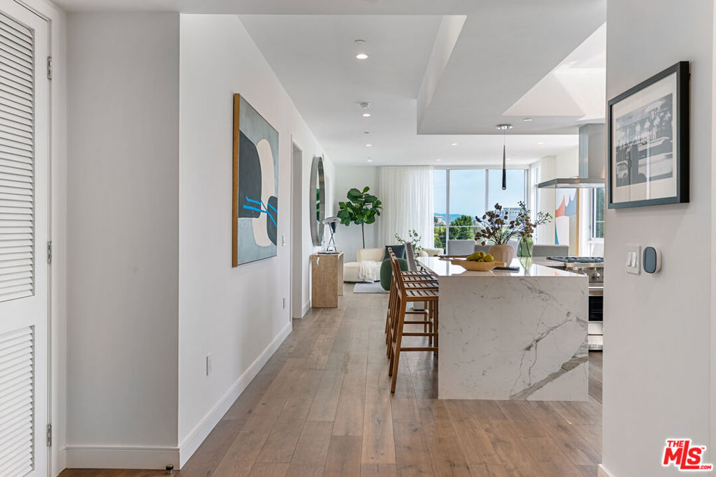 Beverly Hills, California 90210, United States, 2 Bedrooms Bedrooms, ,3 BathroomsBathrooms,Residential,Active,58801