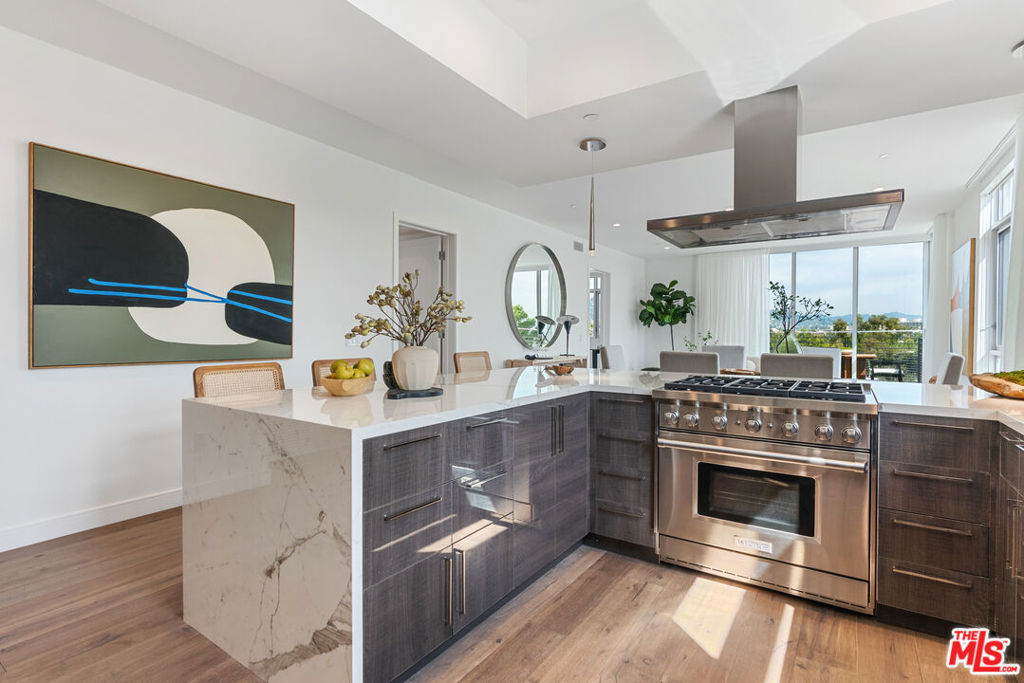 Beverly Hills, California 90210, United States, 2 Bedrooms Bedrooms, ,3 BathroomsBathrooms,Residential,Active,58801