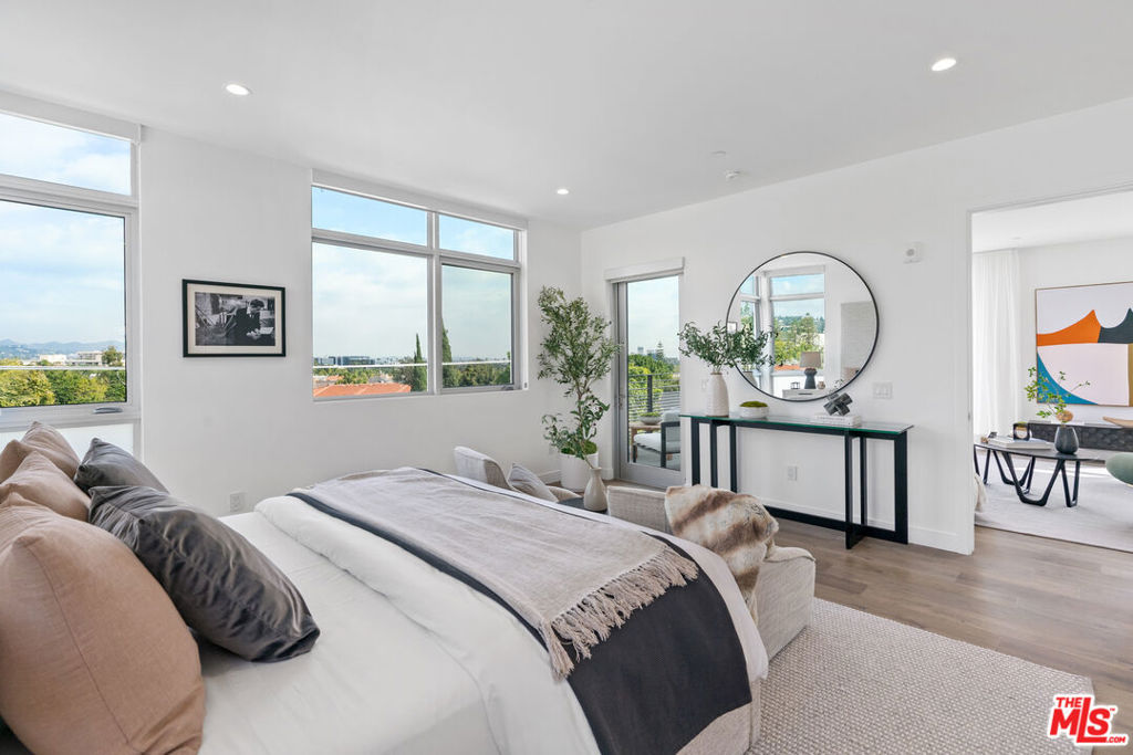 Beverly Hills, California 90210, United States, 2 Bedrooms Bedrooms, ,3 BathroomsBathrooms,Residential,Active,58801