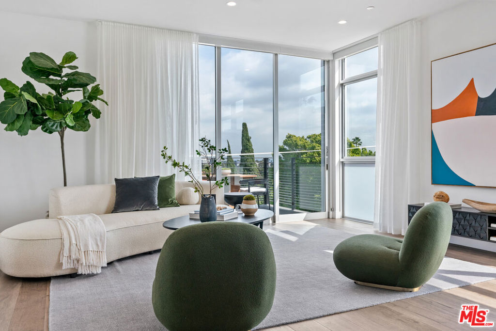 Beverly Hills, California 90210, United States, 2 Bedrooms Bedrooms, ,3 BathroomsBathrooms,Residential,Active,58801