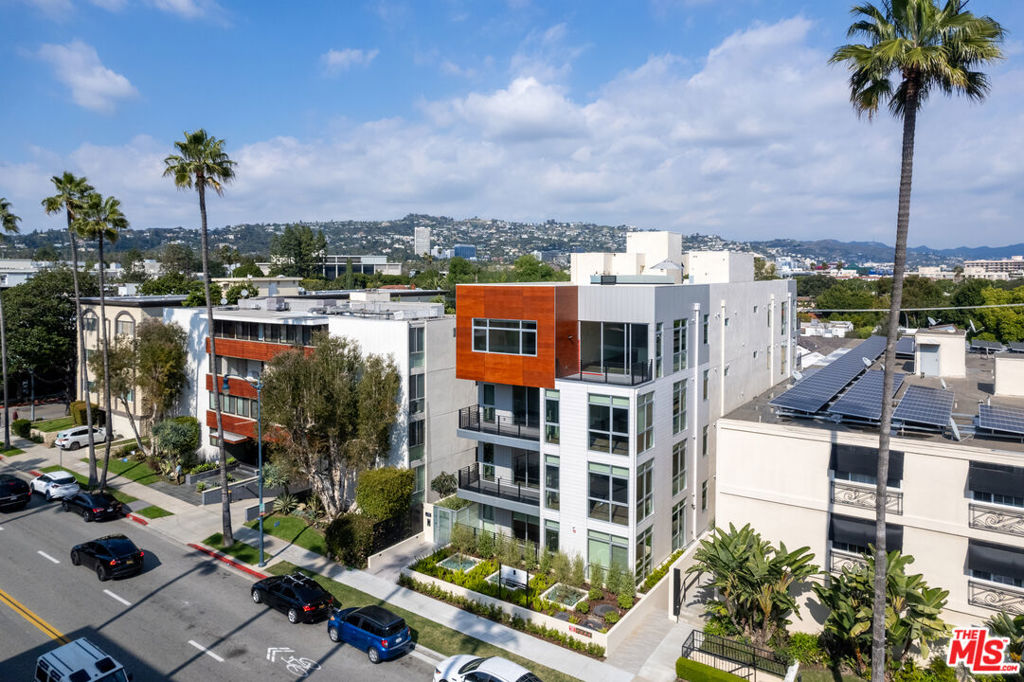 Beverly Hills, California 90210, United States, 2 Bedrooms Bedrooms, ,3 BathroomsBathrooms,Residential,Active,58801