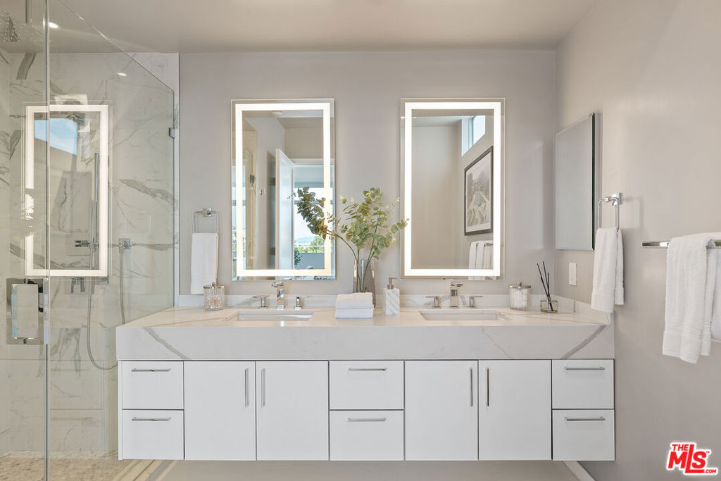 Beverly Hills, California 90210, United States, 2 Bedrooms Bedrooms, ,3 BathroomsBathrooms,Residential,Active,58801