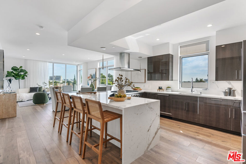 Beverly Hills, California 90210, United States, 2 Bedrooms Bedrooms, ,3 BathroomsBathrooms,Residential,Active,58801