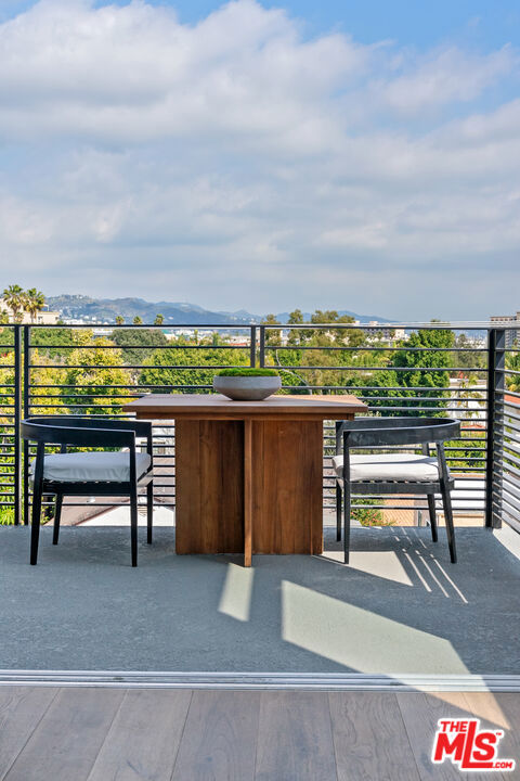 Beverly Hills, California 90210, United States, 2 Bedrooms Bedrooms, ,3 BathroomsBathrooms,Residential,Active,58801