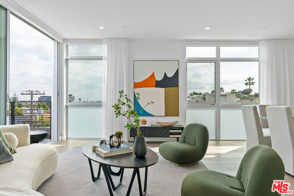 Beverly Hills, California 90210, United States, 2 Bedrooms Bedrooms, ,3 BathroomsBathrooms,Residential,Active,58801