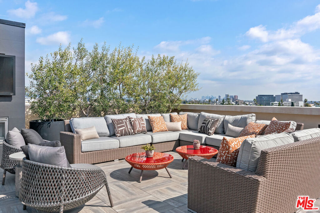 Beverly Hills, California 90210, United States, 2 Bedrooms Bedrooms, ,3 BathroomsBathrooms,Residential,Active,58801