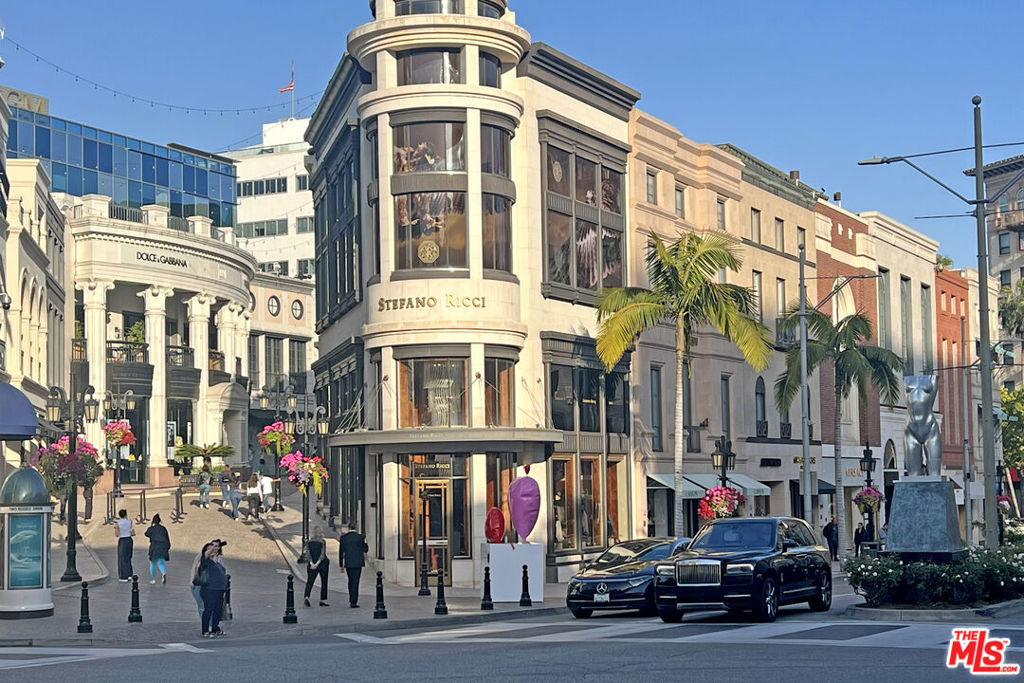 Beverly Hills, California 90210, United States, 2 Bedrooms Bedrooms, ,3 BathroomsBathrooms,Residential,Active,58801