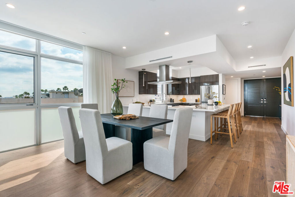 Beverly Hills, California 90210, United States, 2 Bedrooms Bedrooms, ,3 BathroomsBathrooms,Residential,Active,58801