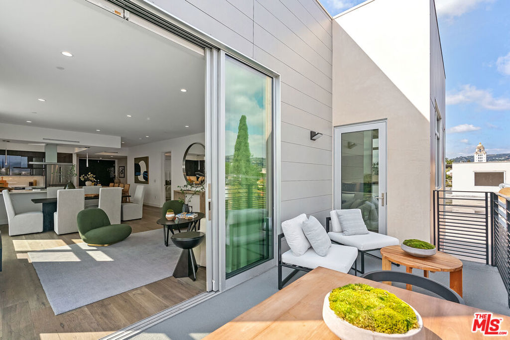 Beverly Hills, California 90210, United States, 2 Bedrooms Bedrooms, ,3 BathroomsBathrooms,Residential,Active,58801