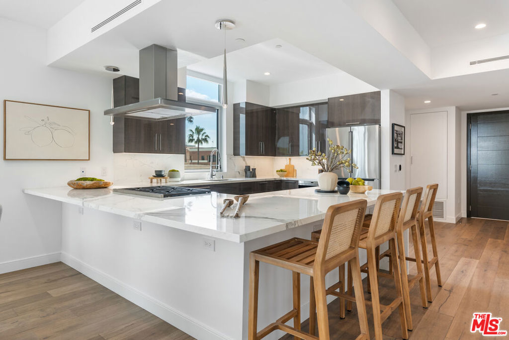 Beverly Hills, California 90210, United States, 2 Bedrooms Bedrooms, ,3 BathroomsBathrooms,Residential,Active,58801