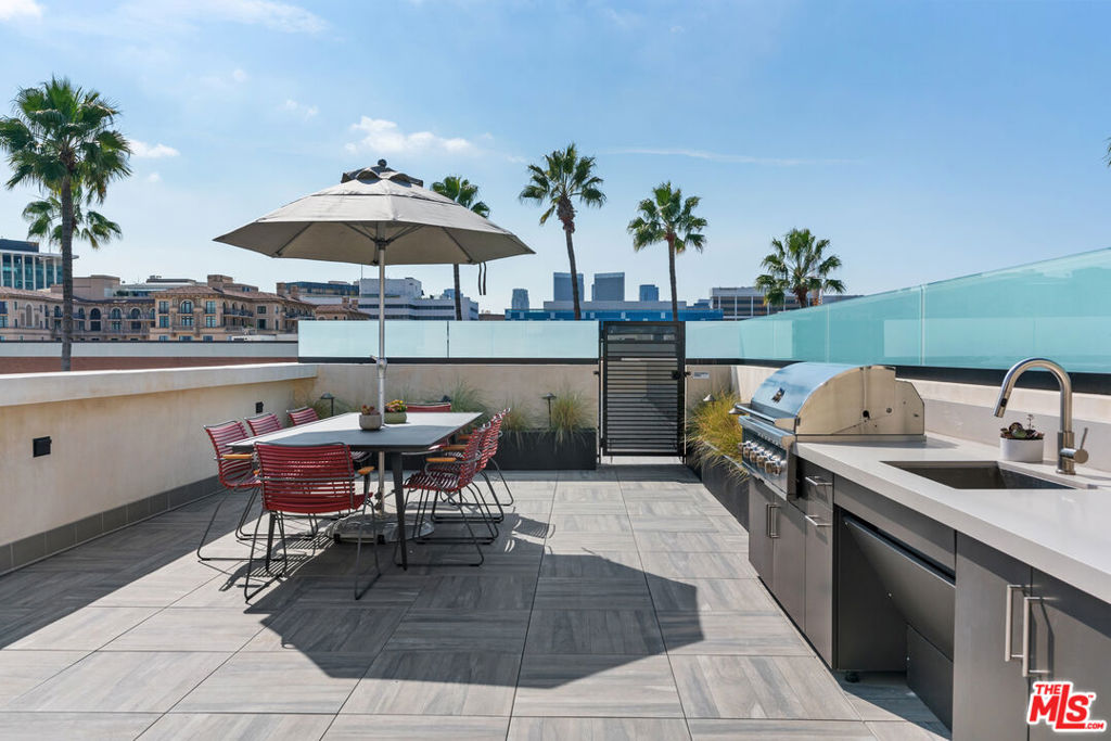 Beverly Hills, California 90210, United States, 2 Bedrooms Bedrooms, ,3 BathroomsBathrooms,Residential,Active,58801