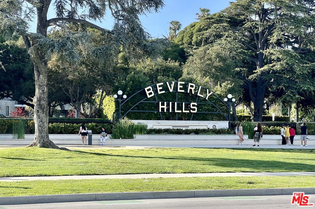 Beverly Hills, California 90210, United States, 2 Bedrooms Bedrooms, ,3 BathroomsBathrooms,Residential,Active,58801