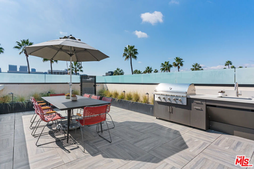 Beverly Hills, California 90210, United States, 2 Bedrooms Bedrooms, ,3 BathroomsBathrooms,Residential,Active,58801