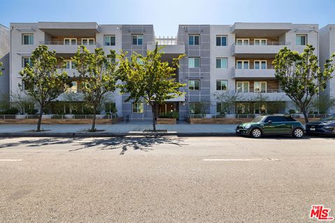 A home in Studio City