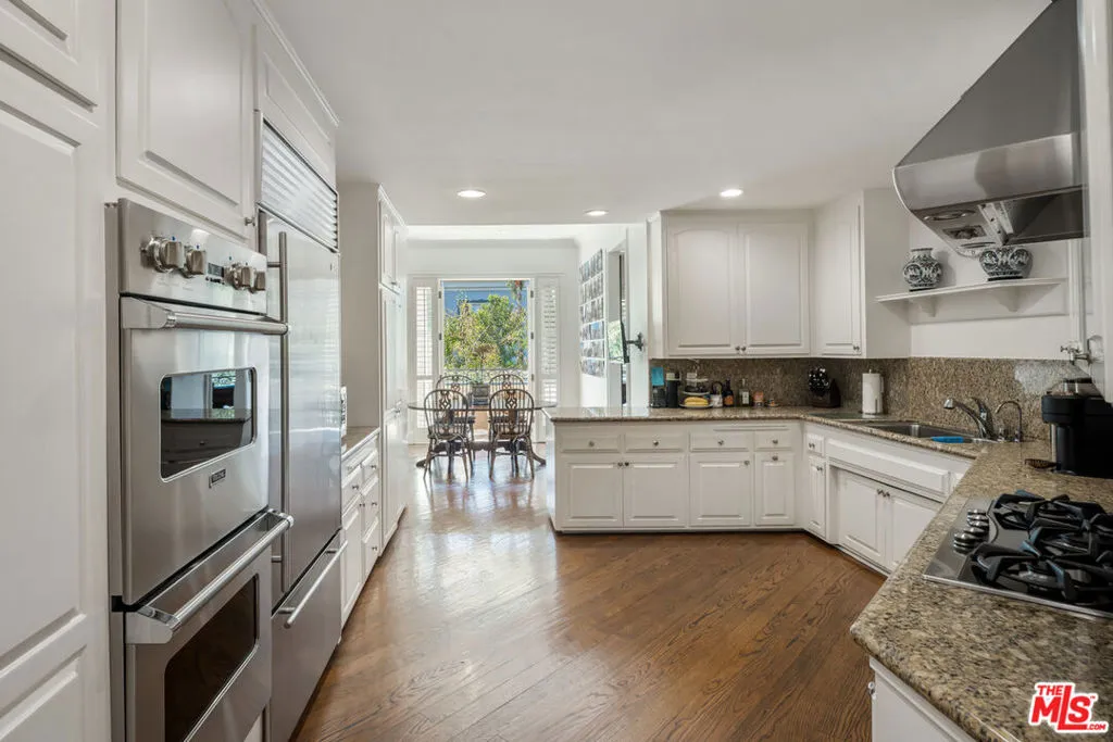 Los Angeles, California 90067, United States, 3 Bedrooms Bedrooms, ,3 BathroomsBathrooms,Residential,Active,108864