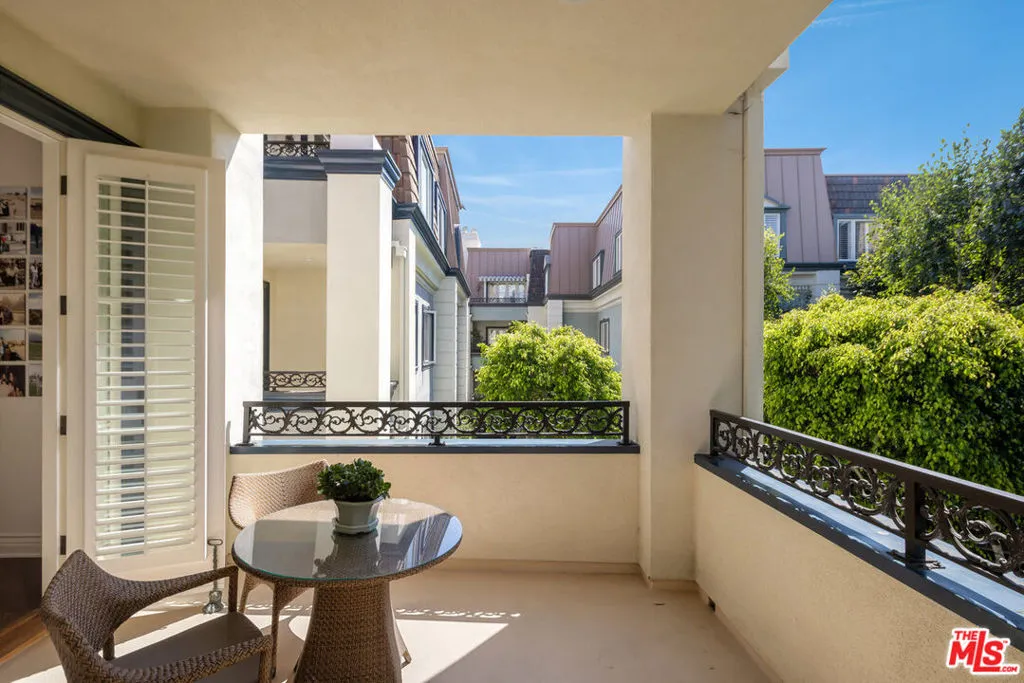 Los Angeles, California 90067, United States, 3 Bedrooms Bedrooms, ,3 BathroomsBathrooms,Residential,Active,108864